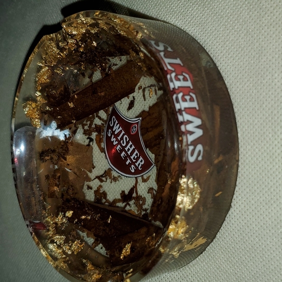 Resin ashtray - Picture 6 of 7